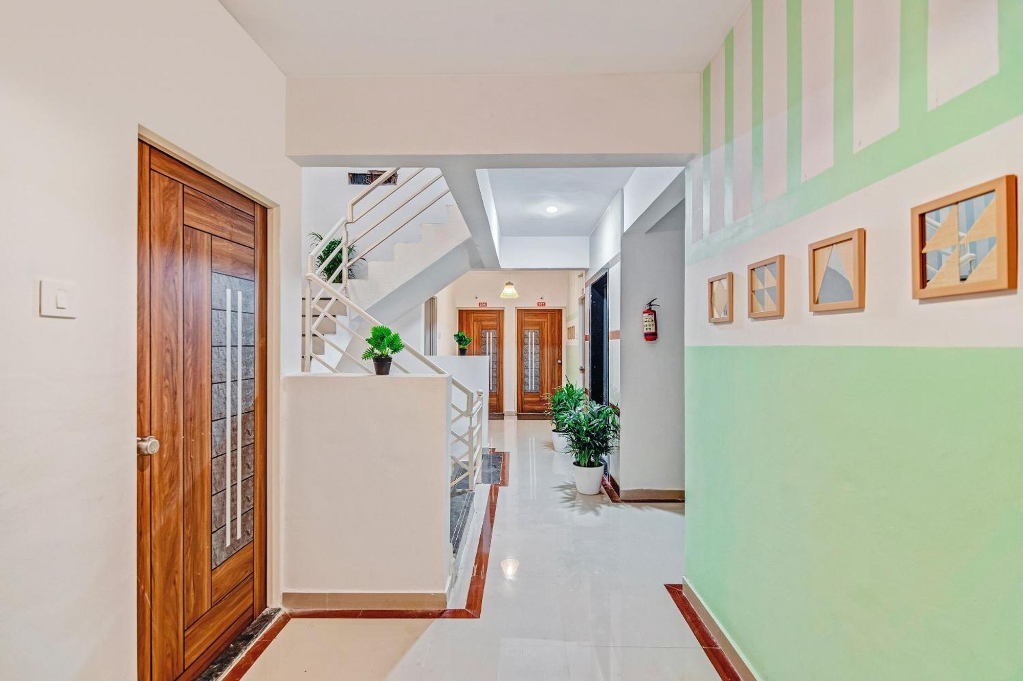 Guest house Oyo Elegant Rk Fursungi Pune