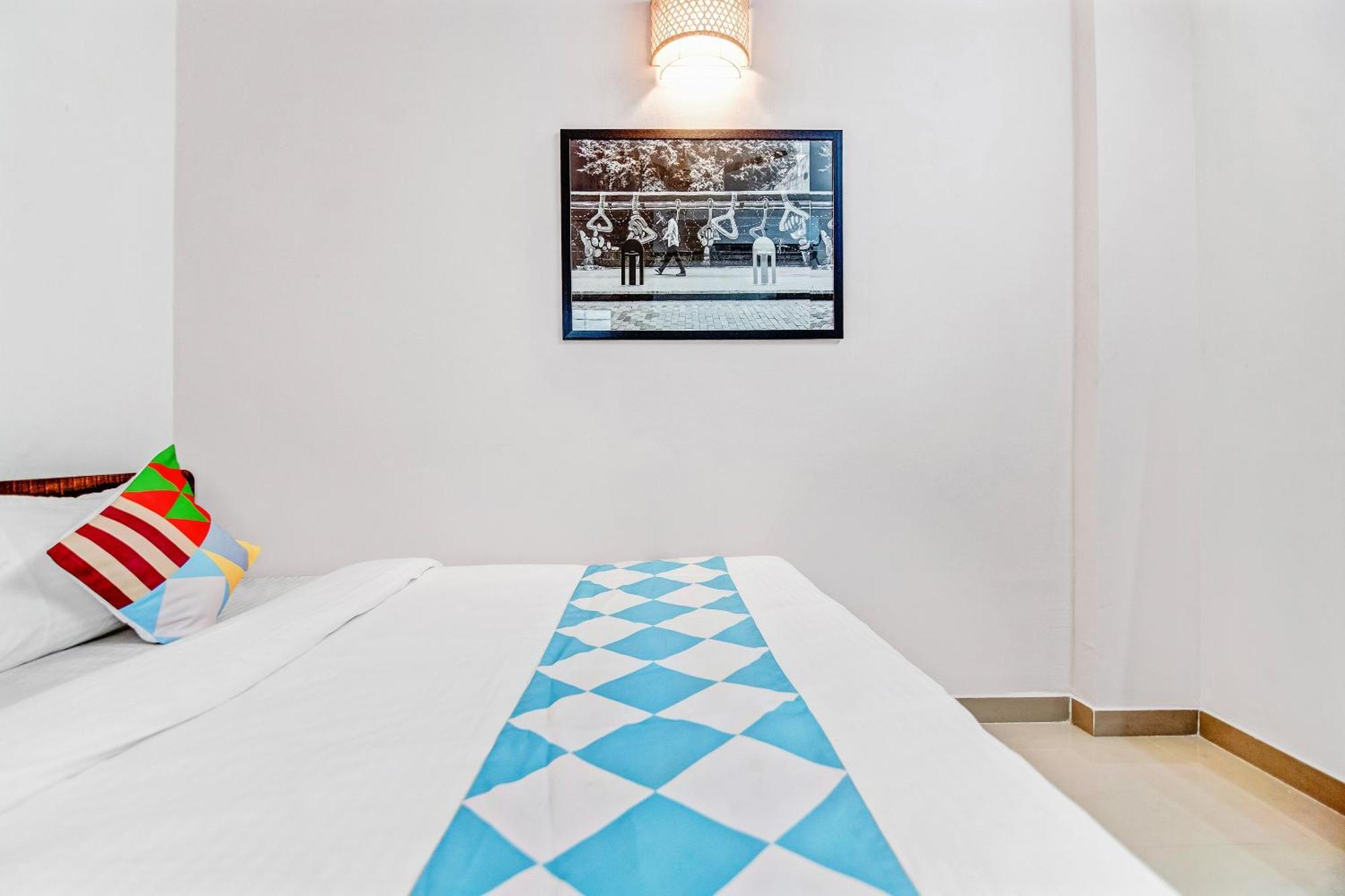 Oyo Elegant Rk Fursungi Guest house
