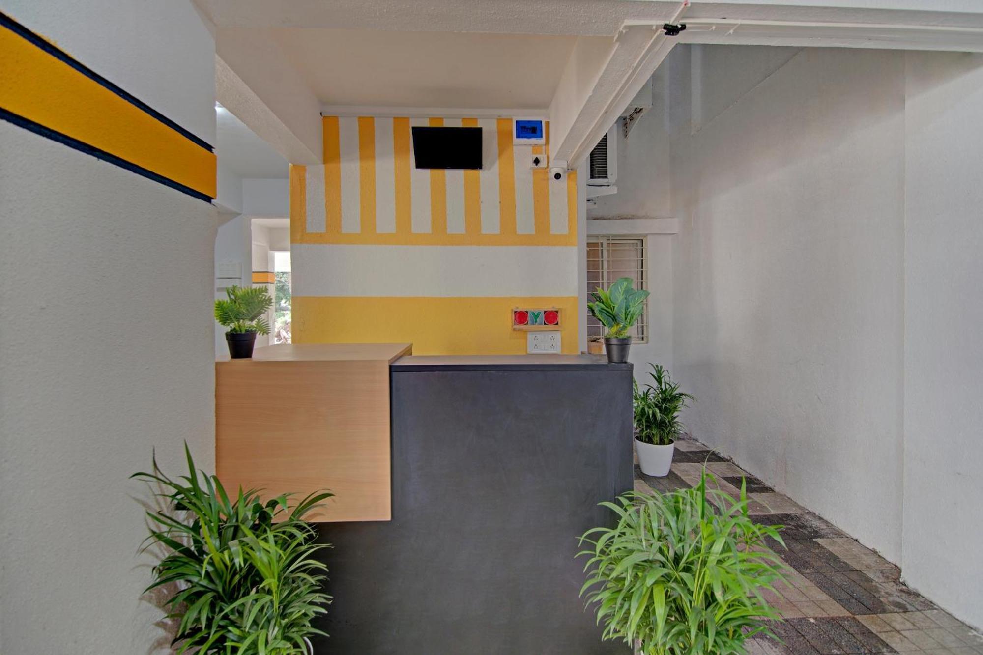 Guest house Oyo Elegant Rk Fursungi 3*